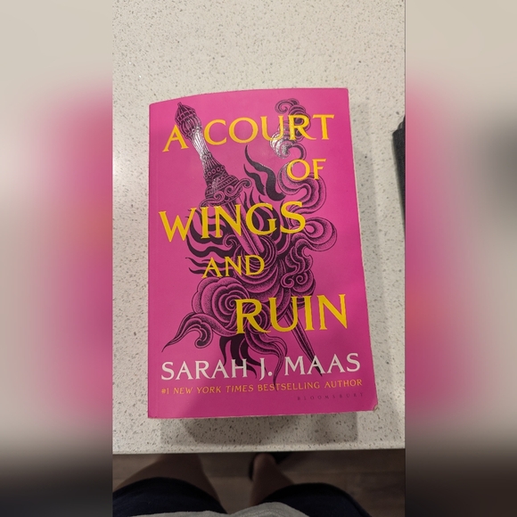 A court of wings and ruin - Picture 1 of 1